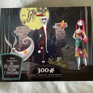 BRAND NEW!!! Nightmare Before Christmas 300 piece puzzle piece